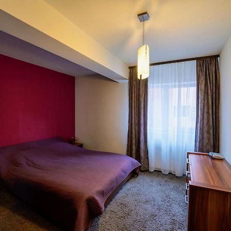 Quiet 3-Room Apt - 2 Parking Spaces - 5 Min Bus Флорешты Экстерьер фото