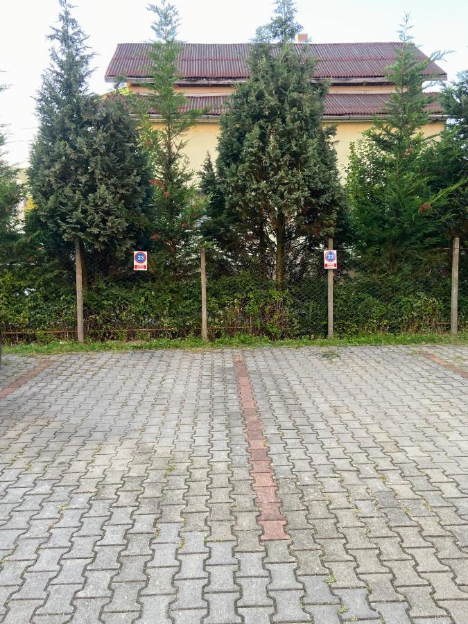 Quiet 3-Room Apt - 2 Parking Spaces - 5 Min Bus Флорешты Экстерьер фото